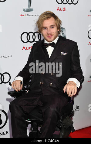 München, Deutschland. 7. Dezember 2016. Deutscher Schauspieler Samuel Koch bei den Audi Generation Awards Preis Verleihung in München, Deutschland, 7. Dezember 2016. Foto: Felix Hörhager/Dpa/Alamy Live News Stockfoto