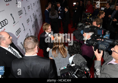 München, Deutschland. 7. Dezember 2016. Deutscher Schauspieler Samuel Koch bei den Audi Generation Awards Preis Verleihung in München, Deutschland, 7. Dezember 2016. Foto: Felix Hörhager/Dpa/Alamy Live News Stockfoto