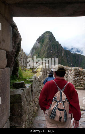 Einer der Eingänge in den archäologischen Komplex von Machu Picchu. Machu Picchu ist eine Stadt, die hoch in den Anden in modernen Peru. Es li Stockfoto