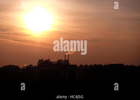 Sonnenuntergang über Neu-Belgrad-Viertel in der Stadt Belgrad Hauptstadt der Republik Serbien Stockfoto