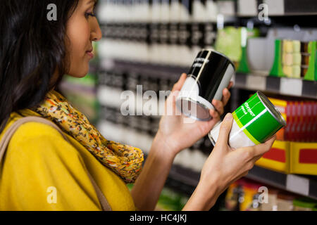 Frau shopping für Lebensmittel Stockfoto