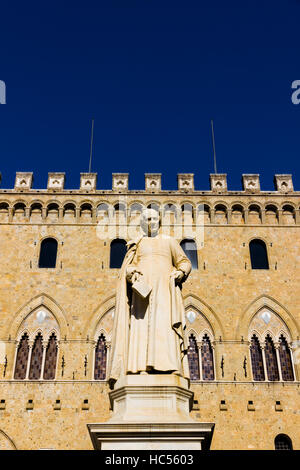 Siena, Italien - 29. September 2016: Palazzo Salimbeni, Sitz der Monte dei Paschi di Siena Bank Stockfoto