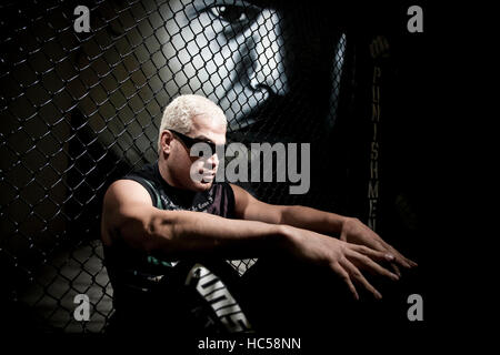 UFC-Kämpfer Tito Ortiz in seinem Gym in Big Bear Lake, Kalifornien am 11. November 2009. Francis Specker Stockfoto