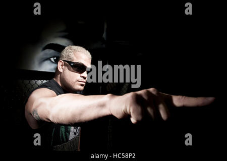 UFC-Kämpfer Tito Ortiz in seinem Gym in Big Bear Lake, Kalifornien am 11. November 2009. Francis Specker Stockfoto