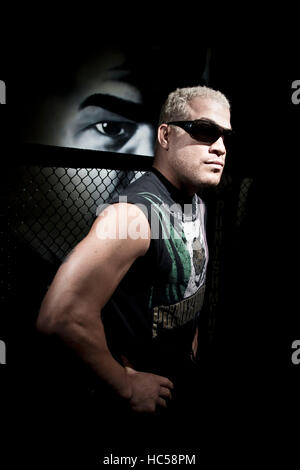 UFC-Kämpfer Tito Ortiz in seinem Gym in Big Bear Lake, Kalifornien am 11. November 2009. Francis Specker Stockfoto