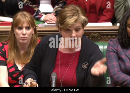 Schatten-Außenminister Emily Thornberry spricht während des Premierministers Fragen in das House Of Commons in London. Stockfoto