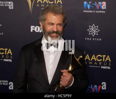 Sydney, Australien. 7. Dezember 2016. Metallsäge Ridge Regisseur Mel Gibson posiert für Fotos nach der 6. jährlichen AACTA Preisverleihung bei The Star in Sydney. Mel Gibsons "Bügelsäge Ridge" Auszeichnungen neun AACTA mit Mel Gibson erhält den AACTA Award für die beste Regie. Bildnachweis: Pazifische Presse/Alamy Live-Nachrichten Stockfoto