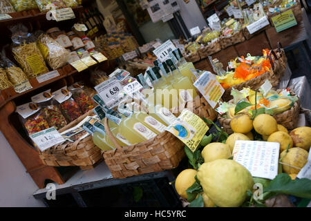 Italien, Amalfi, typische Shop. Stockfoto