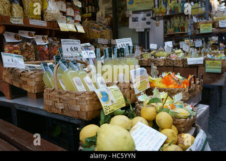 Italien, Amalfi, typische Shop. Stockfoto