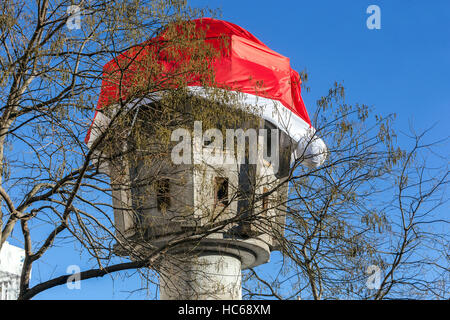 DDR Wachturm ehemaliges Mauerwerk mit roter Kappe, Weihnachtszeit, in der Nähe des Potsdamer Platzes Erna-Berger-Straße, Berlin, Deutschland Stockfoto