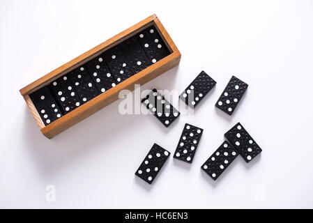 Domino auf weiße Fläche Stockfoto