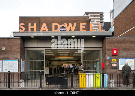 Shadwell Overground Station Kabel Eingang Street London Stockfoto