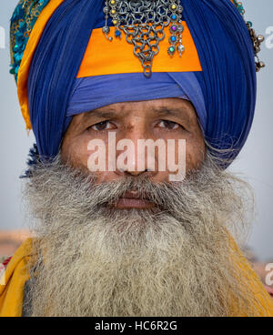 Sikh-Pilger in The Golden Temple Complex in der Sikh Stadt Amritsar, Punjab, Nordindien Stockfoto