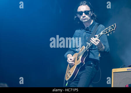 Josh Dewhurst als Blüten auf der Bühne spielen 2016 Boardmasters Surf und Musikfestival in Newquay, Cornwall.  Mitwirkende: Josh Dewhurst wo: Newquay, Cornwall, Großbritannien wenn: 12. August 2016 Stockfoto