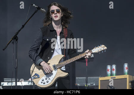 Tom Ogden als Blüten auf der Bühne spielen 2016 Boardmasters Surf und Musikfestival in Newquay, Cornwall.  Mitwirkende: Tom Ogden wo: Newquay, Cornwall, Großbritannien wenn: 12. August 2016 Stockfoto