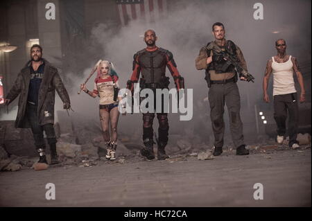 Datum der Freigabe: 5. August 2016 Titel: Suicide Squad STUDIO: Atlas Entertainment Regie: David Ayer PLOT: eine geheime Regierungsbehörde Rekruten inhaftierte Superschurken hinzurichten gefährlich black-Ops-Missionen im Tausch gegen milde Darsteller: JAI COURTNEY als Boomerang, WILL SMITH als Deadshot, MARGOT ROBBIE als Harley Quinn, DEWALE AKINNUOYE-AGBAJE als Killer Croc, JOEL KINNAMAN als Rick Flagg (Credit Bild: C Atlas Entertainment/Unterhaltung Bilder /) Stockfoto