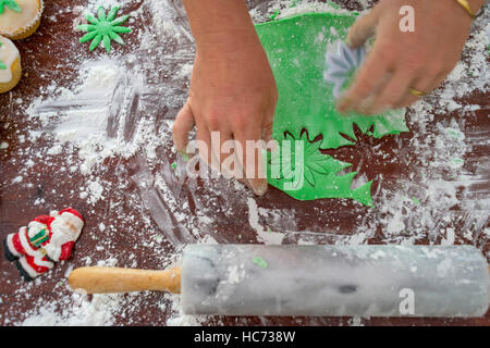 Engel Muffins backen süßes Weihnachten behandelt Stockfoto