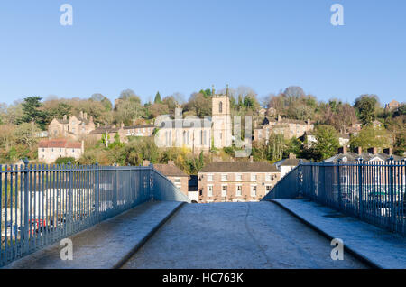 Blick über die Eisenbrücke in Ironbridge Gorge in Shropshire an einem frostigen Wintermorgen Stockfoto