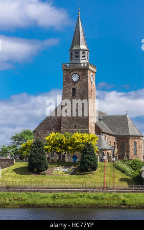 Die Old High Church entlang der Bank Street in Inverness. Stockfoto