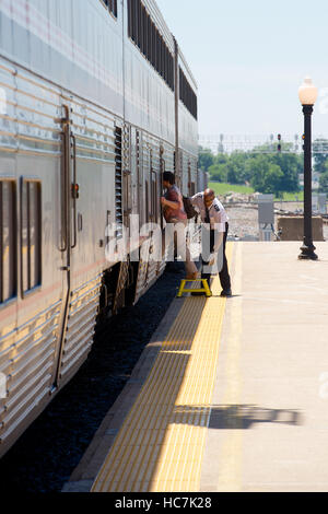 Amtrak-Zug in Galesburg, Knox County, Illinois, USA. Stockfoto