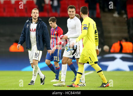 Tottenham Hotspur Harry Kane reagiert nach dem Schlusspfiff in der UEFA Champions League, Gruppe E Spiel im Wembley Stadion in London. Stockfoto