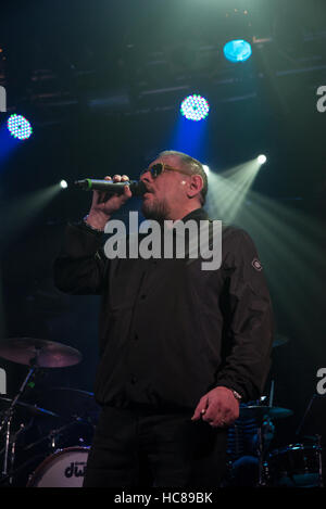 London, UK. 7. Dezember 2016. Schwarze Traube führen im Electric Ballroom. Sie sind eine Rock-Band aus England, mit ehemaligen Mitgliedern der Happy Mondays und rücksichtslose Rap Assassinen. Sie sind: Shaun Ryder (Gesang), Paul Leveridge "Kermit" (Gesang), Jed Lynch (Schlagzeug) und Wags (Gitarre) Credit: Alberto Pezzali/Pacific Press/Alamy Live News Stockfoto