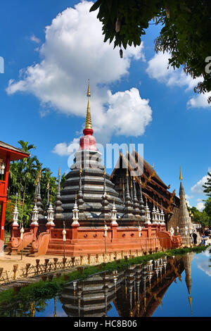 Chedi im Wat Phan Tao Tempel in Chiang Mai, Thailand Stockfoto