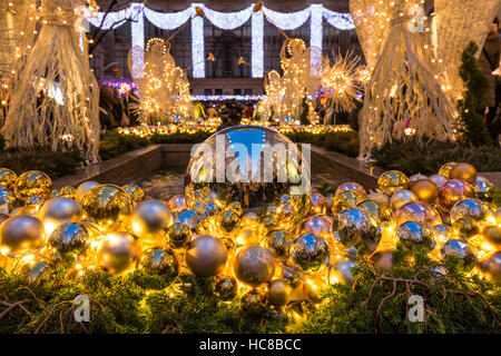 Rockefeller Center Saison Weihnachtsschmuck. Midtown Manhattan, New York City