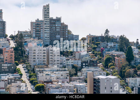 Lombard Street gesehen aus der Ferne, San Francisco, Kalifornien, Vereinigte Staaten von Amerika, Nordamerika Stockfoto