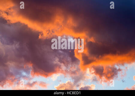 Dramatische Wolken Sonnenuntergang Afrika Farben Farben Stockfoto