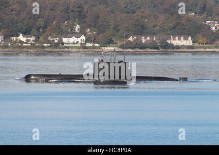 KNM Utsira (S301), einem Ula-Klasse u-Boot von der norwegischen Marine, Abfahrt Clyde für Übung Joint Warrior 16-2 Stockfoto