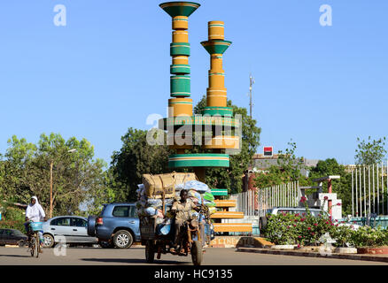 BURKINA FASO, Hauptstadt Ouagadougou, Verkehr, Kreisverkehr Ort der Cineasten / Kreisverkehr Platz der Cineasten Stockfoto