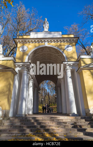 Pavillon "Milavida" in Zarizyno Park in Moskau am 13. Oktober 2013 Stockfoto