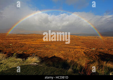 Regenbogen am Glencoe. Hochland von Schottland Stockfoto