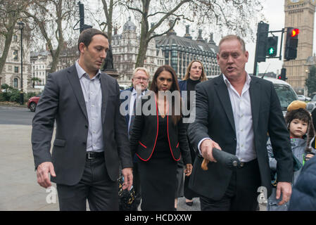 London, UK. 8. Dezember 2016. Geschäftsfrau Gina Miller, kommen die Richter und Anwälte im Supreme Court für den letzten Tag der viertägigen Verhandlung. Die Regierung von Premierminister Theresa May suchen, ein Urteil zu stürzen, dass es parlamentarische Genehmigung vor Austritt auslösen muss. Bildnachweis: Alberto Pezzali/Pacific Press/Alamy Live-Nachrichten Stockfoto