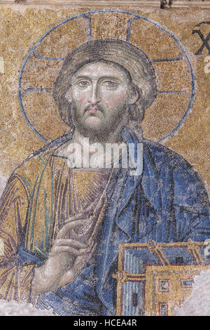 Mosaik mit der Darstellung des Christus Pantokrator. Als eines der schönsten Mosaiken der byzantinischen Kunst. 13. Jahrhundert in der Hagia Sophia in ich Stockfoto