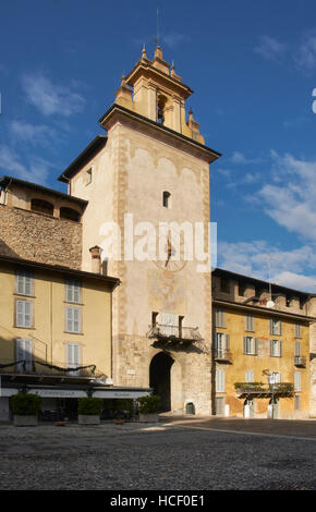 Torre della Campanella, Bergamo. 14. Jahrhundert befestigte Stadttor mit Glockenturm, im 19. Jahrhundert restauriert Stockfoto