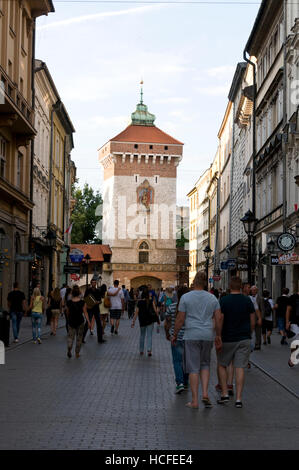 St. Florin Tor, Teil einer mittelalterlichen Festungsmauer am Ende des Florianska, einer beliebten Straße für Touristen in der Altstadt-o Stockfoto