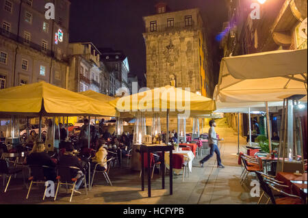 Restaurant im Freien Tische, Ribeira Platz, Fluss Douro, Porto, Portugal Stockfoto