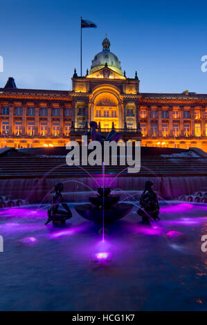 Großbritannien, England, Birmingham, Sozialwohnung und Victoria Square Dämmerung Rehan Stockfoto