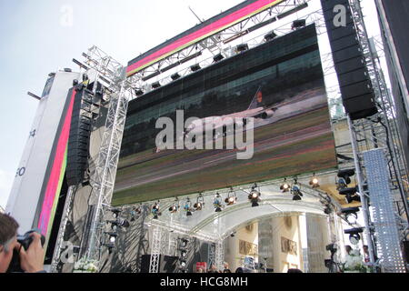 Fans sehen FIFA Worldcup auf Großleinwand an Fan-Meile Berlin am 4. Juli 2014 in Berlin, Deutschland. Stockfoto