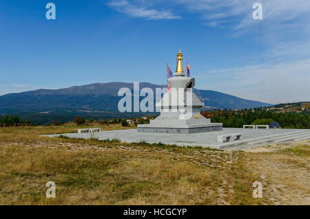 Ansicht des buddhistischen Stupa Sofia in Retreat Center Plana - Diamantweg Buddhismus Bulgarien in der Nähe von Vitosha, Rila, Pirin, Balkan Stockfoto