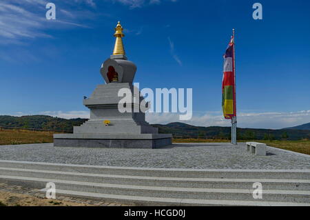 Ansicht des buddhistischen Stupa Sofia in Retreat Center Plana - Diamantweg Buddhismus Bulgarien in der Nähe von Vitosha, Rila, Pirin, Balkan Stockfoto