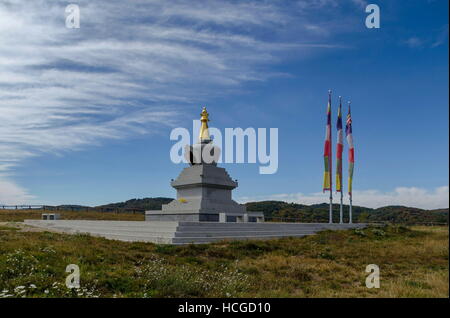 Ansicht des buddhistischen Stupa Sofia in Retreat Center Plana - Diamantweg Buddhismus Bulgarien in der Nähe von Vitosha, Rila, Pirin und Balk Stockfoto
