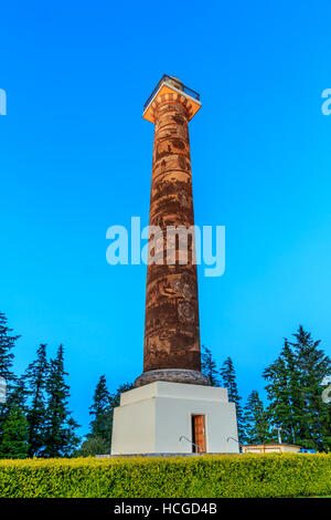 Die Astoria-Spalte ist ein Turm mit Blick auf die Mündung des Columbia River auf Coxcomb Hügel in der Stadt Astoria. Stockfoto