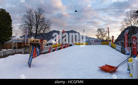 Lugano, Schweiz - 18. Dezember 2016: kleine künstliche Skipiste für Kinder Stockfoto