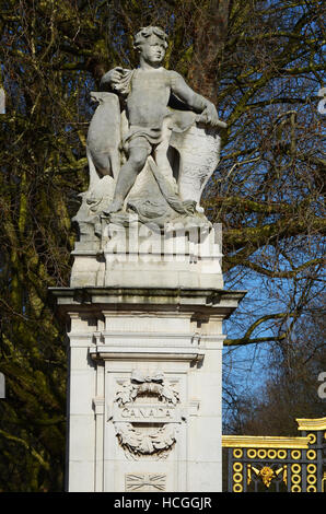 Canada Gate (Maroto Gate) ist Teil des Queen Victoria Memorial Scheme in London. Green Park Beyond, Steinskulptur Stockfoto