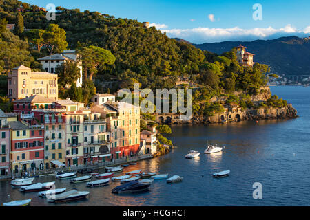 Am frühen Morgen Blick über den Hafen von Portofino, Ligurien, Italien Stockfoto