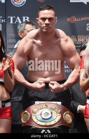 Auckland, Neuseeland. 9. Dezember 2016. Joseph Parker am Wiegen vor ihrem WBO Boxen Schwergewichts-WM-Kampf. Der Kampf ist geplant am Sa 10 Dez Credit: Shirley Kwok/Pacific Press/Alamy Live News Stockfoto