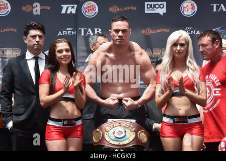 Auckland, Neuseeland. 9. Dezember 2016. Joseph Parker am Wiegen vor ihrem WBO Boxen Schwergewichts-WM-Kampf. Der Kampf ist geplant am Sa 10 Dez Credit: Shirley Kwok/Pacific Press/Alamy Live News Stockfoto